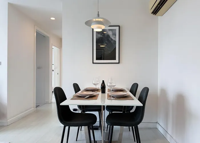 Modern Near Iconsiam L Steps To Bts Krung Thon Buri L Ultra Fast Wifi Bangkok