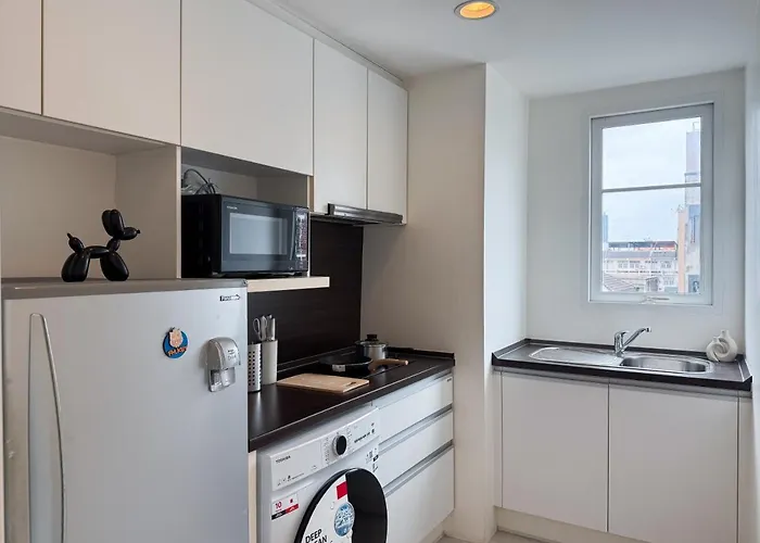 Modern Near Iconsiam L Steps To Bts Krung Thon Buri L Ultra Fast Wifi Bangkok