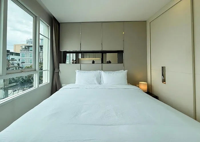 Modern Near Iconsiam L Steps To Bts Krung Thon Buri L Ultra Fast Wifi Holiday home *